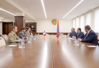 Сурен Папикян и посол Франции обсудили перспективы армяно-французского сотрудничества в оборонной сфере
