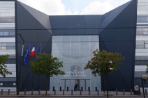 Министр обороны Франции  заявил, что Париж и Ереван в воскресенье оформят договор о покупке вооружений