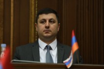 Այս փուլում, երբ Ադրբեջանը շանտաժի լեզվով է խոսում ՀՀ-ի ռազմական մատակարարումների թեմայով, պետք է գնումների թեման հնարավորինս փակ պահել. Տիգրան Աբրահամյան
