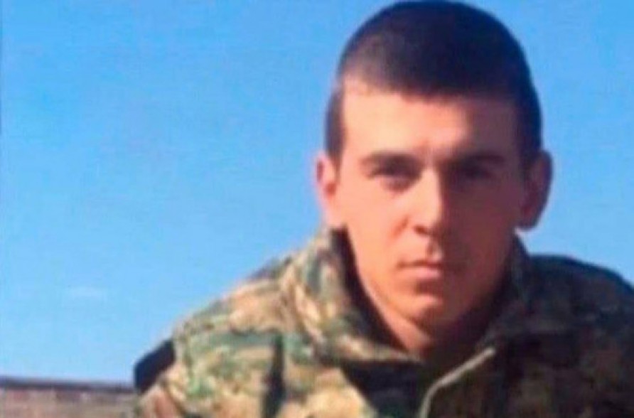 Получивший тяжелое ранение в районе Сотка солдат Нарек Погосян выписался из больницы
