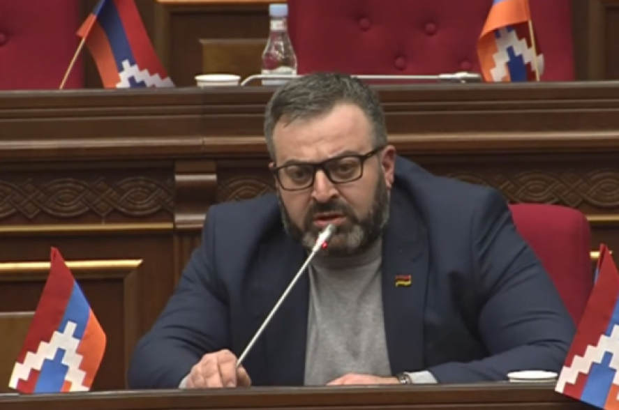 Депутат: Грузовики возвращаются с КПП "Верхний Ларс"