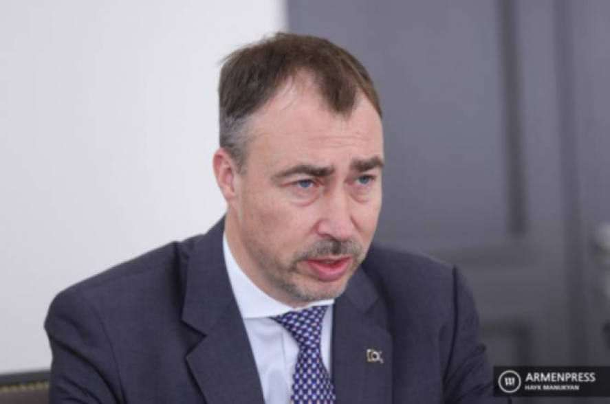 Клаар назвал «тревожным» сообщение о гибели армянского военнослужащего на границе с Азербайджаном