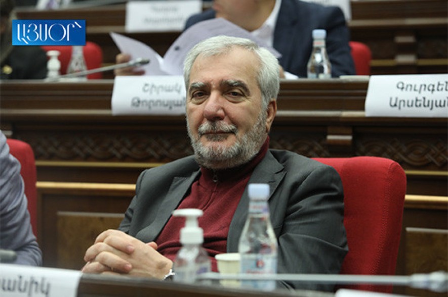 «Միանգամից սենսացիոն պաշտոնանկություններ եք ուզում». Անդրանիկ Քոչարյանը Սուրեն Պապիկյանի հրաժարականի անհրաժեշտությունը չի տեսնում