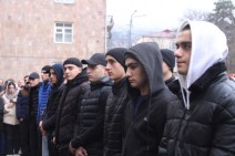 «Տղանե՛ր, ձեր հերթն է ստանձնելու այդ սուրբ գործը». Բերդից բանակ մեկնեցին առաջին զորակոչիկները․ Լուսանկարներ