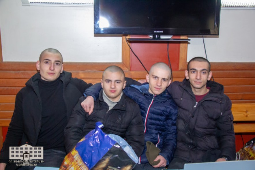 «Բարի ծառայություն ձեզ, տղե՛րք». շարունակվում է ձմեռային զորակոչը