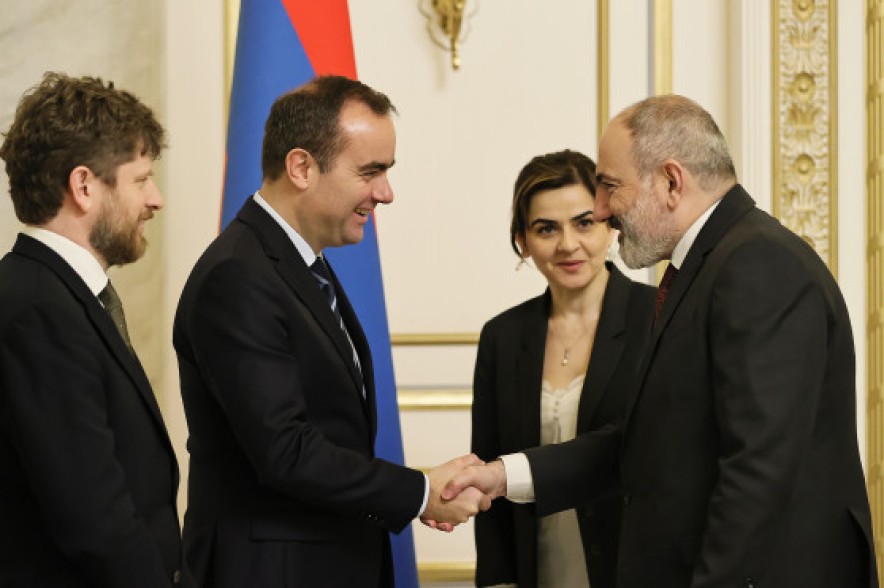 Սպառնալիքները, որոնք կախված են Հայաստանի գլխին, մեզ ստիպում են ավելի արագ առաջ ընթանալ. Ֆրանսիայի ԶՈՒ նախարարը՝ Փաշինյանին