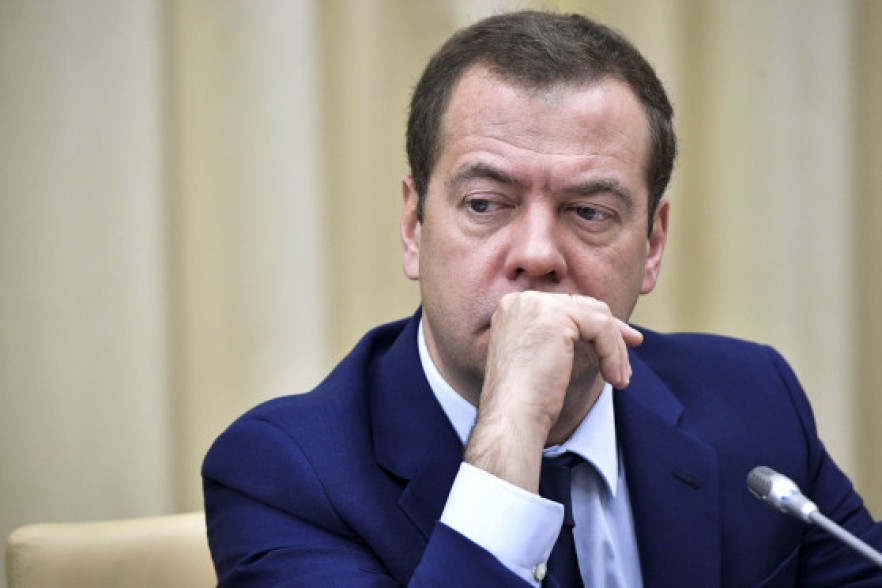 Медведев: Россия в ответ на санкции Запада должна мстить западным странам -  "на войне как на войне"
