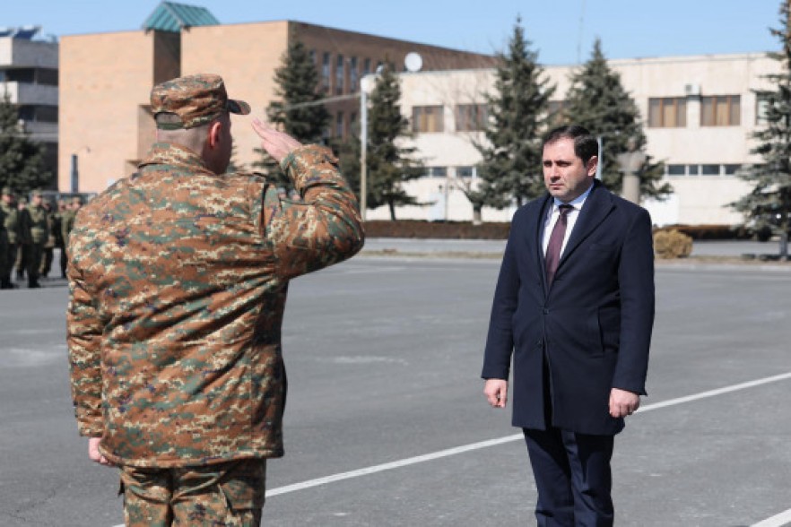 Սուրեն Պապիկյանը Վազգեն Սարգսյանի անվան ռազմական ակադեմիայի անձնակազմին ներկայացրել է նորանշանակ պետին
