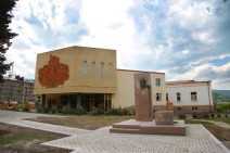 Ադրբեջանցիներն օկուպացված Ստեփանակերտում ապամոնտաժել են Շառլ Ազնավուրի հուշարձանը, վանդալիզմի են ենթարկվում նաև այլ հուշարձաններ ու սրբավայրեր