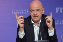 Президент ФИФА выступил против введения синих карточек в футболе