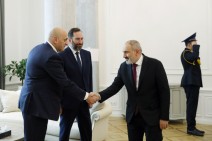Пашинян встретился руководителями компании “МТС-Армения”