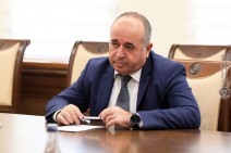 Переговоров с ним давно не ведут, а требуют от него: Аршак Карапетян о Николе Пашиняне (Видео)