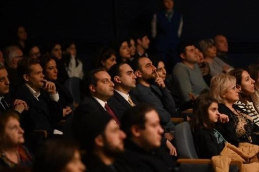 Թատրոնի միջազգային օրվան ընդառաջ․ Ավինյանը դիտել է «Աղբարիկս․ Ազնավուրների ոդիսականը» թատերգությունը