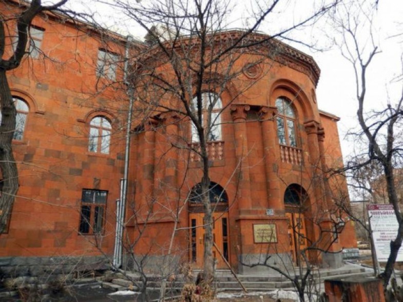 Իշխանությունը որոշել է վերցնել Գրողների միության շենքը․ գրողները մտահոգված են՝  վաղը, մյուս օրը կդնեն վաճառքի․ «Հրապարակ»