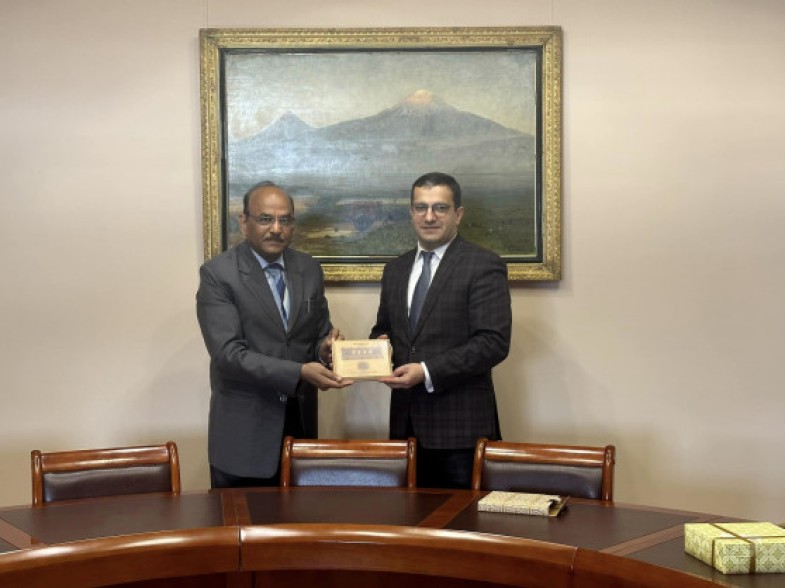 Մատենադարանի ղեկավարությունը Հնդկաստանի արխիվների տնօրենի հետ  քննարկել է համագործակցության հնարավորությունները
