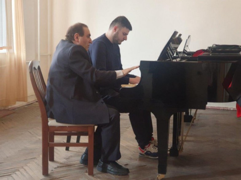 Success story resulting from continued support. From music therapy to the conservatory