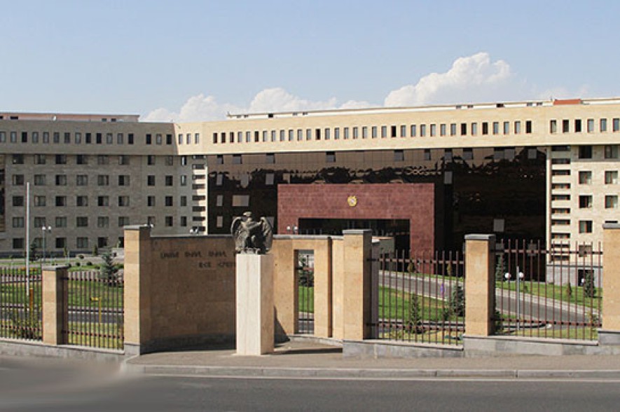 Минобороны: Подразделения ВС Азербайджана открыли огонь в направлении армянских позиций