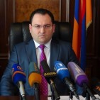 Я готов безвозмездно осуществить защиту военнослужащих, которые будут обвинены в пересечении линии соприкосновения с Азербайджаном, по их формулировке, за пересечение границы