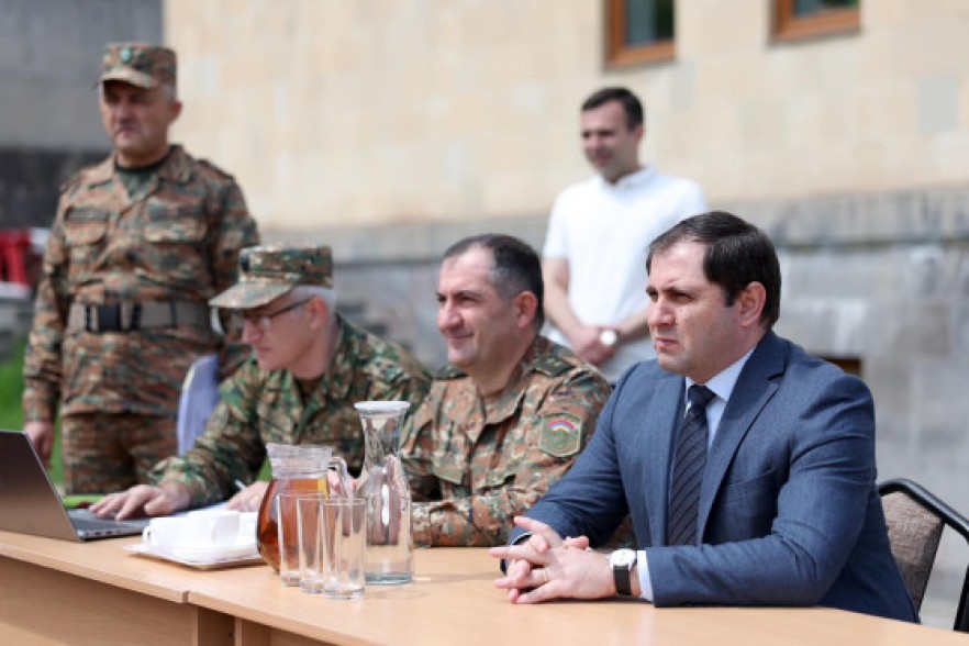 Սուրեն Պապիկյանը հետևել է ԶՈՒ բարձրագույն և ավագ սպայական կազմերի հերթական խմբի ատեստավորման գործընթացին