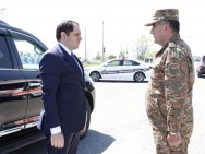 Սուրեն Պապիկյանն ու ԳՇ պետը հետևել են ԶՈՒ բարձրագույն և ավագ սպայական կազմերի հերթական խմբի ատեստավորման գործընթացին
