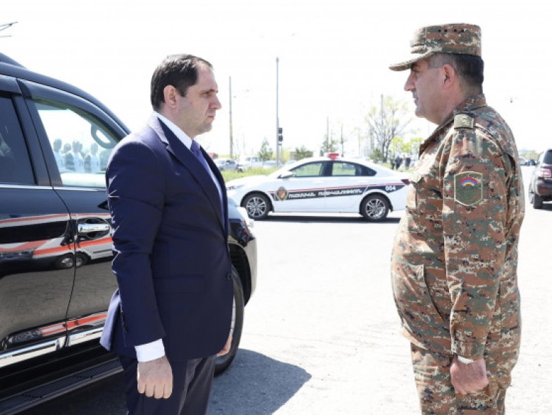 Сурен Папикян и начальник Генштаба наблюдал за процессом аттестации очередной группы высших и старших офицеров ВС Республики Армения