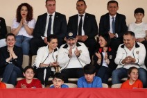 Փաշինյանը կնոջ հետ ներկա է գտնվել «Հայաստանի Հանրապետության վարչապետի գավաթ» սեղանի թենիսի սիրողական մրցաշարի եզրափակիչ փուլին