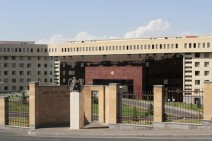 Ս.Թ.-ն նախնական համաձայնության գալով Մ.Ս.-ի հետ, Գյումրում հանդիպել է վերջինիս հետ և 2800 ԱՄՆ դոլարով գնել հրազեններ․ ՊՆ (Տեսանյութ)