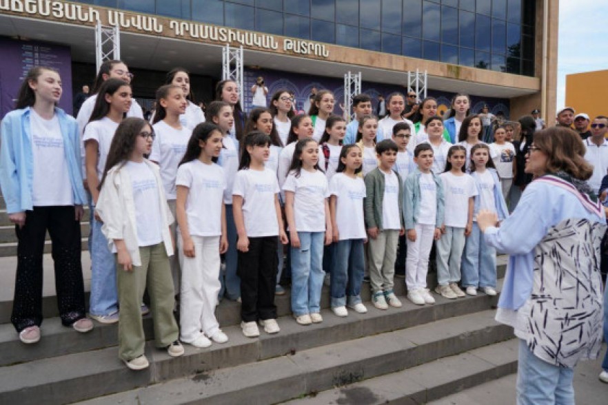 «Երազ իմ երկիր հայրենի». «Տա լույս» երգչախմբի գեղեցիկ կատարումը Գյումրիում՝ չնայած իշխանության արգելքներին