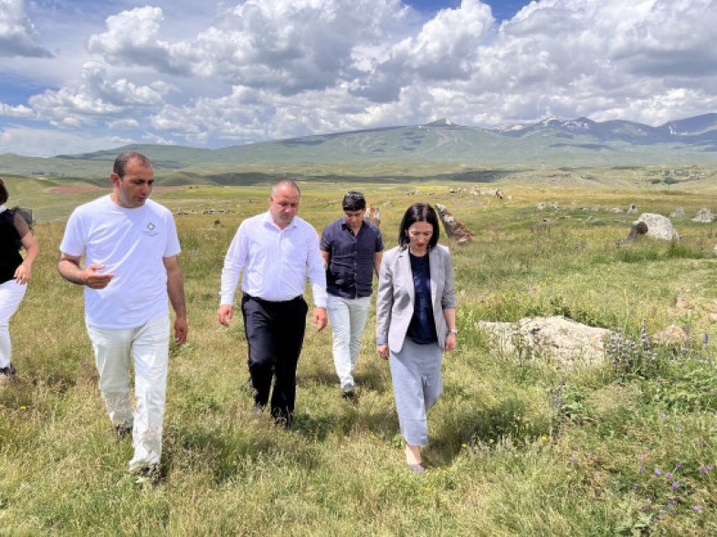 ԿԳՄՍ նախարարը ««Զորաց քարեր» բնակատեղի» արգելոցում քննարկել է մոդուլային կենտրոնի կառուցման հարցերը
