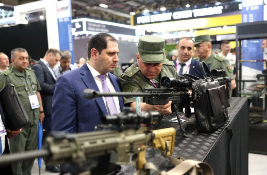 Папикян посетил международную выставку EUROSATORY во Франции
