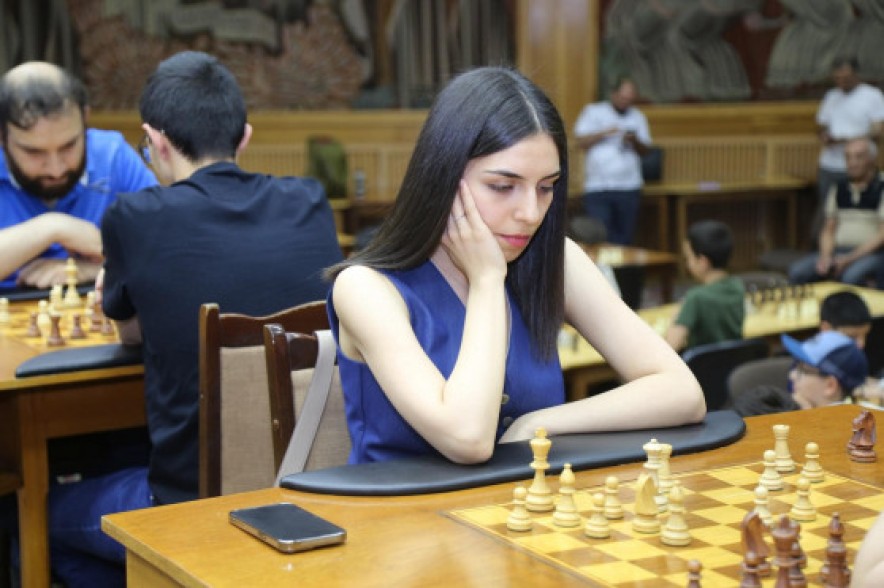 Կայծակնային շախմատի մրցաշարում առաջին տեղն է զբաղեցրել Մամիկոն Ղարիբյանը, լավագույն արդյունք ցույց տված շախմատիստուհին Մարիամ Մկրտչյանն է