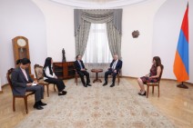 Вице-премьер Армении принял посла Китая, завершающего миссию в Армении