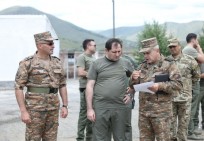 Պապիկյանն այցելել է հատուկ նշանակության զորամասեր, ծանոթացել մարտական պատրաստության ծրագրերին