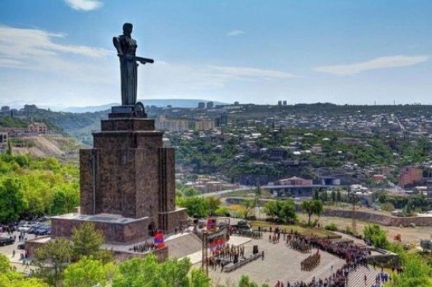 «Մայր Հայաստան» հուշարձանը՝ նոր գեղարվեստական լուսավորությամբ (Տեսանյութ)