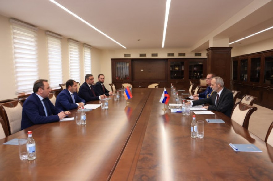Պապիկյանը Սլովակիայի դեսպանի  և պաշտպանության հարցերով նորանշանակ կցորդի հետ է հանդիպել