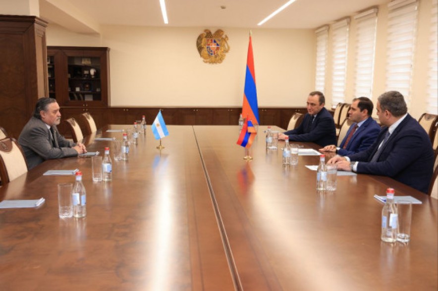 Սուրեն Պապիկյանն Արգենտինայի արտակարգ և լիազոր դեսպանի հետ քննարկել է տարածաշրջանային անվտանգությանն առնչվող հարցեր