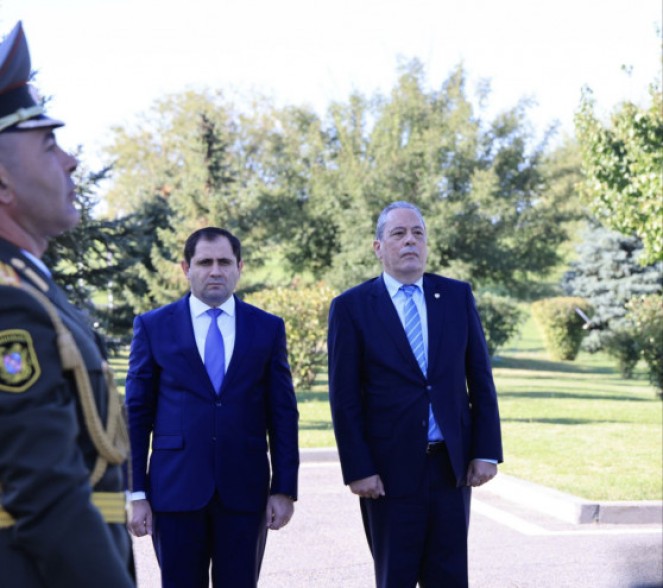 Սուրեն Պապիկյանն ընդունել է պաշտոնական այցով ՀՀ ժամանած Կիպրոսի պաշտպանության նախարար Վասիլիս Պալմասին (Տեսանյութ)