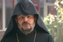Глава Арцахской епархии: призываю оказать давление на Алиева и правительство Азербайджана