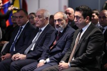 Проектом бюджета на 2025 год аппарату премьер-министра будет выделено 24 миллиарда 365 миллионов драмов, аппарату президента – 1 миллиард 658 миллионов драмов, НС – 7 миллиардов 72 миллиона драмов