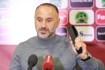 Եղիշե Մելիքյանը ՀՖՖ փոխնախագահ Արմեն Նիկողոսյանին «սև գոտի է» նվիրել` որպես սուտ խոսելու վաստակավոր վարպետի (Տեսանյութ)