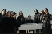 «Մարդիկ թող ապրեն ազնիվ, առանց վախի, ինչպես մենք ապրել ենք հողում Արցախի...». «Արցախի ձայներ»-ի նոր երգը
