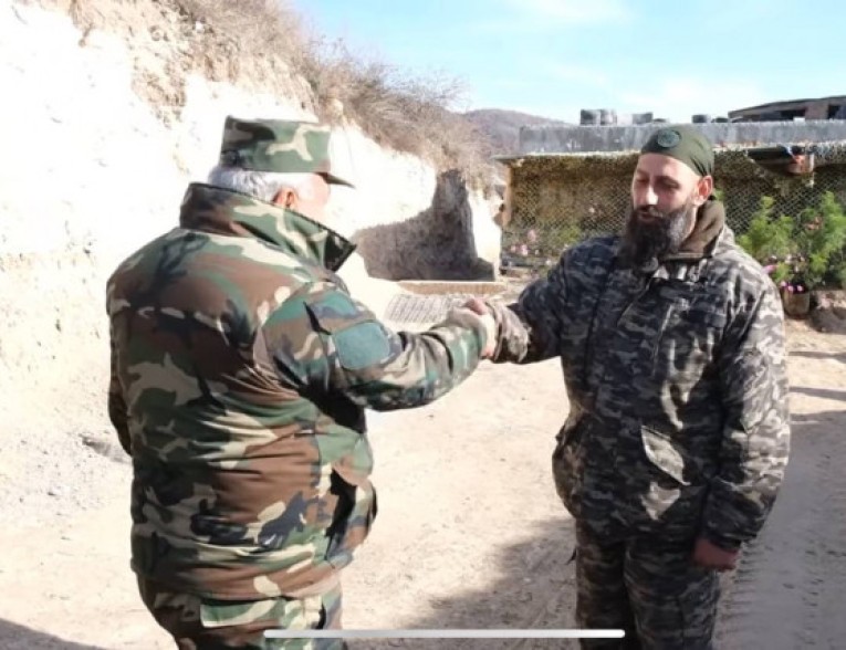 «Ցանկացած պահի պատրաստ ենք հակառակորդի հերն անիծել». Սասուն Միքայելյանն այցելել է դիրքեր (Տեսանյութ)
