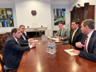 Պապիկյանն ամերիկյան ընկերության ներկայացուցիչների հետ քննարկել է  ՀՀ զինված ուժերի նոր համազգեստի ձևավորման հարցը