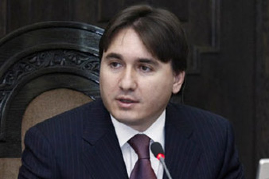 Փոխվարչապետն այցելել է Հայաստանի ազգային արխիվի ստորաբաժանումներ