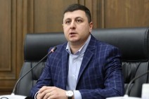 В мире нет второй страны, руководитель которой перед лицом угроз безопасности подверг бы собственную армию такому сильному нападению - Депутат