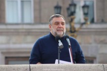 Аветик Чалабян Рубену Варданяну: Tы и твои друзья находитесь в темных застенках Баку, неся тяжелый крест, который дается армянину при рождении: Оставайся сильным в своей борьбе!