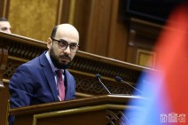 Почему они так боятся живых дебатов? одному из вас не разрешили говорить, другому сказали о чем нужно говорить, а третий вообще еле говорит по-армянски — Артур Ованнисян
