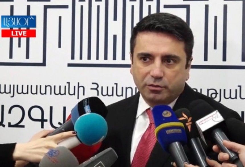 Ոմանք քաղաքացի են, ոմանք՝ փախստական. մենք պետք է որոշում կայացնենք, իրենք ենթարկվեն այդ որոշումներին. Ալեն Սիմոնյանը՝ Արցախի պաշտոնյաների մասին