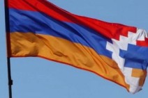 Էջմիածնի հրապարակից հանվել է Արցախի դրոշը