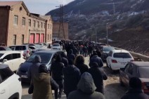 Руководство и сотрудники Зангезурского медно-молибденового завода не смогли договориться։  Забастовка продолжается